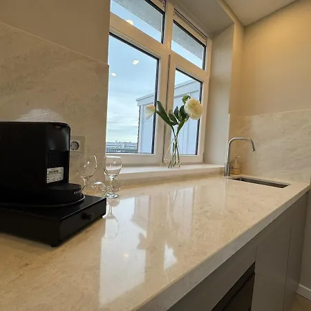 The Charming Chic Garden View Den Aprt R2 *