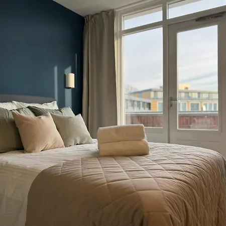 The Charming Chic Garden View Den Aprt R2