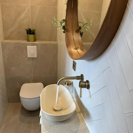 Apartmán The Charming Chic Garden View Den Aprt R2