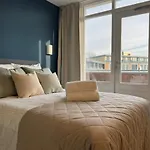 The Charming Chic Garden View Den Aprt R2 Appartement