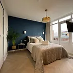 The Charming Chic Garden View Den Aprt R2 Appartement