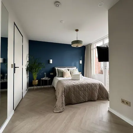 Appartement The Charming Chic Garden View Den Aprt R2 *