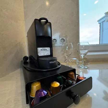 The Charming Chic Garden View Den Aprt R2 דירה האג