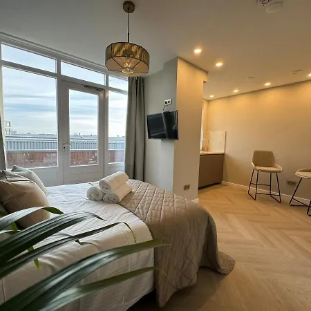 The Charming Chic Garden View Den Aprt R2