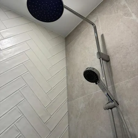 The Charming Chic Garden View Den Aprt R2 *