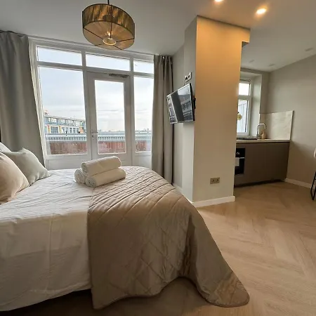 The Charming Chic Garden View Den Aprt R2 アパート