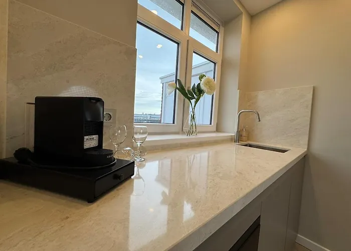 The Charming Chic Garden View Den Aprt R2 *