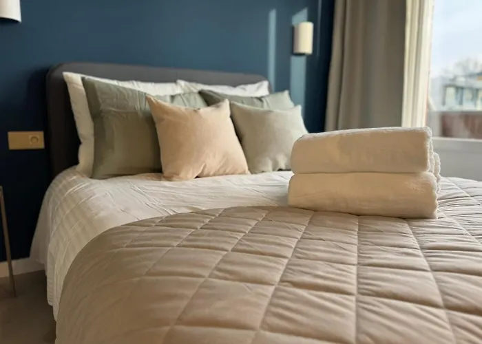 The Charming Chic Garden View Den Aprt R2 האג