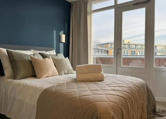 The Charming Chic Garden View Den Aprt R2 Apartment