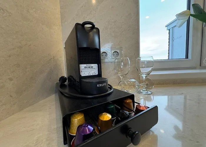 The Charming Chic Garden View Den Aprt R2 דירה האג