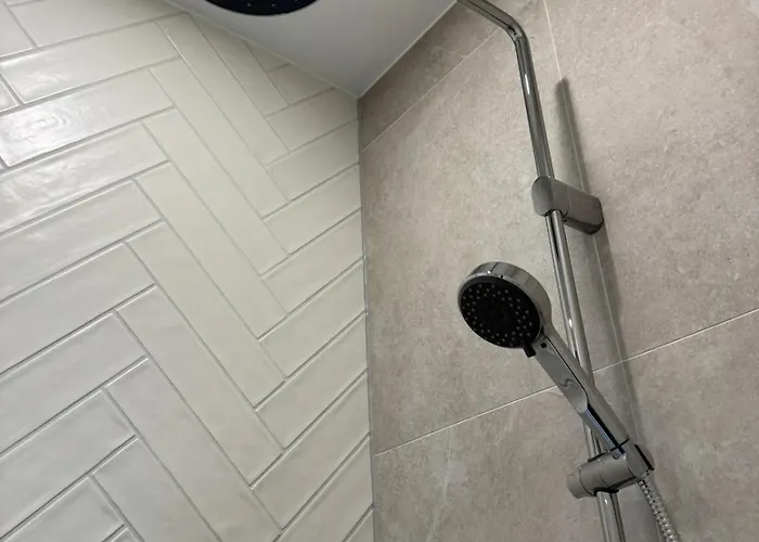 The Charming Chic Garden View Den Aprt R2 *