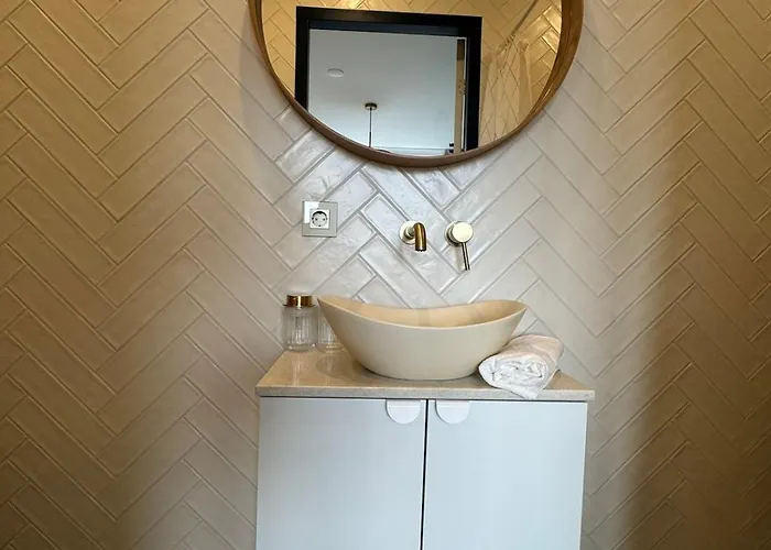 Apartment The Charming Chic Garden View Den Aprt R2 *