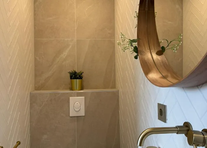 The Charming Chic Garden View Den Aprt R2 Apartment *