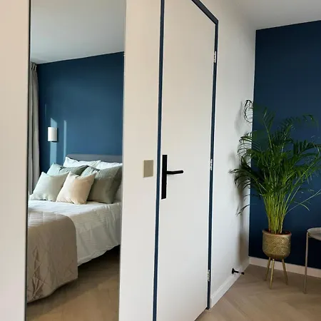 The Charming Chic Garden View Den Aprt R2 Apartment *