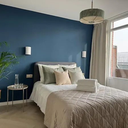 The Charming Chic Garden View Den Aprt R2 * The Hague