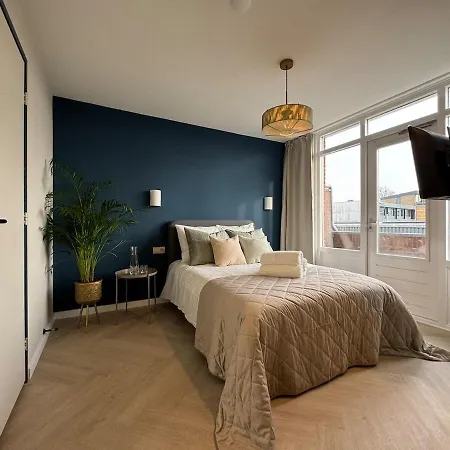 The Charming Chic Garden View Den Aprt R2 Apartment