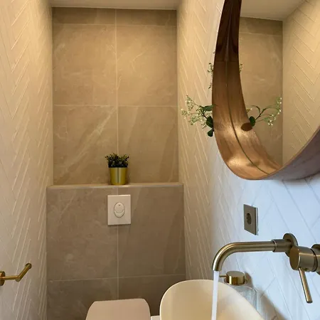 The Charming Chic Garden View Den Aprt R2 Apartment *